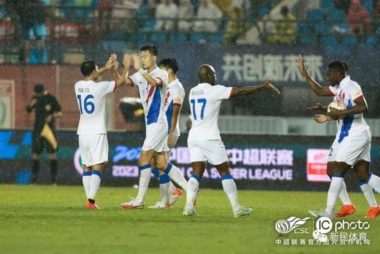 【比赛焦点瞬间】第9分钟，斯皮纳佐拉横敲，迪巴拉禁区前沿远射被孔西利控制。
